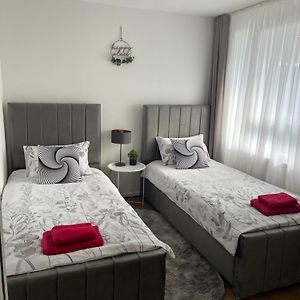 Spacious Rooms For Rent 10 Min From Tower Bridge